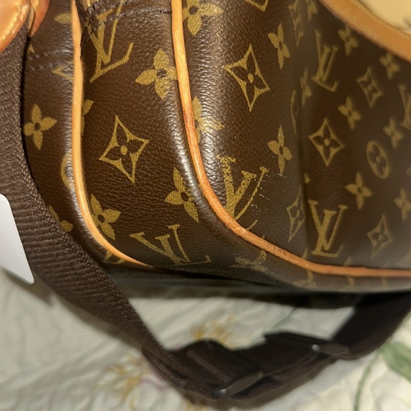 Louis Vuitton Brown Monogram Messenger Bag
Reporter. - Picture 12 of 14